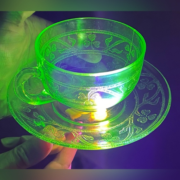 Rare Vintage 1930’s Hazel Atlas Uranium Glass Tea Cup and Saucer Clover Motif - Picture 6 of 10